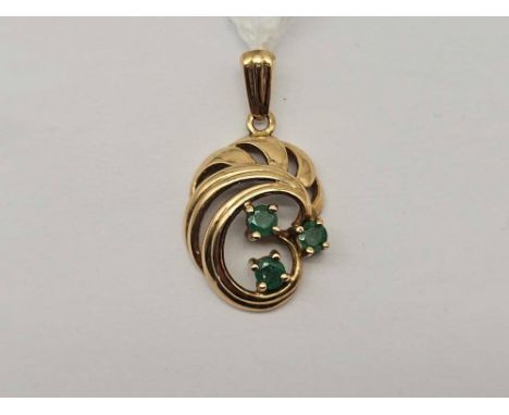 A emerald pendant 9ct 2 gms