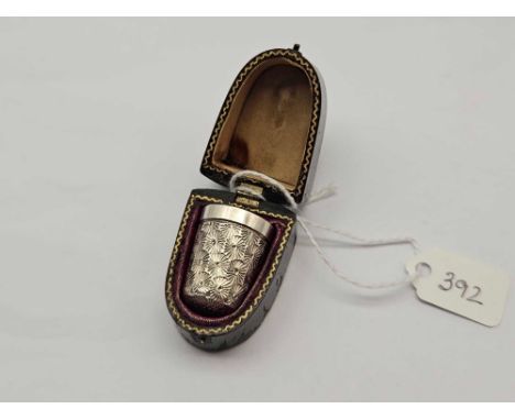 A boxed silver thimble