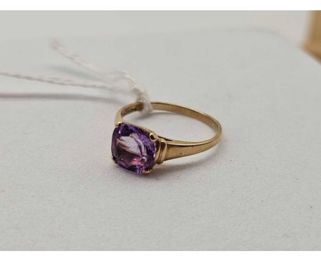 A amethyst ring 9ct size P 2.2 gms