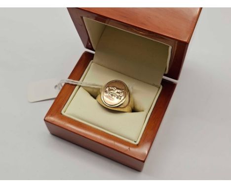 A HEAVY CLOGAU SIGNET RING 9CT 12.6 GMS IN ORIGINAL INNER AND OUTER BOX