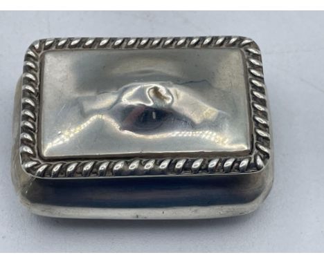 A pie crust edged silver snuff box