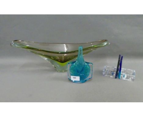 Art glass to include a Mdina axe head vase, 17cm high, a bowl and a pair of contemporary tealight holders, (4) 