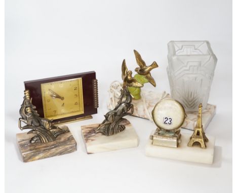 A group of Art Deco and later ornaments (5)