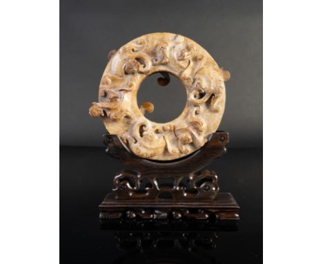 Chinese Art A pi white jade disc carved with tigers China, Qing dynasty, 19th century . . Cm 18,00 x 22,50. Modern wooden sta