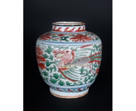 Chinese Art A porcelain wucai vase painted with phoenix China, Transitional Period, 17th century . . Cm 15,00 x 18,00. Wooden