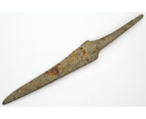 Medieval dagger blade, tang intact, presumed Anglo Saxon, L: 130 mm. P&amp;P Group 0 (£5+VAT for the first lot and £1+VAT for