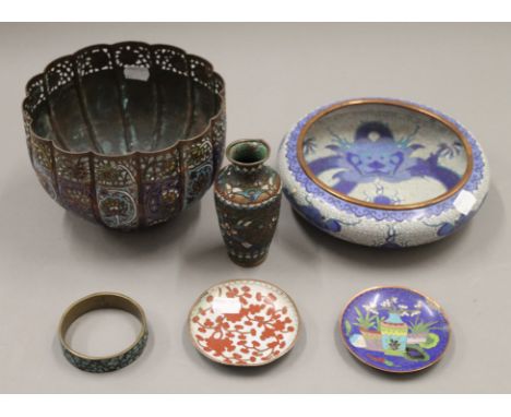 A small quantity of cloisonne and enamel ware. The largest 13 cm high.