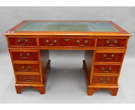 A modern pedestal desk and matching filing cabinet. The former 122 cm wide.