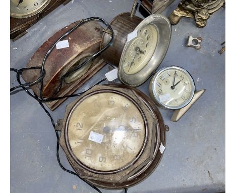 An Edwardian mahogany mantel clock, two Bakelite electric wall clocks, one alarm clock and one other. (5)