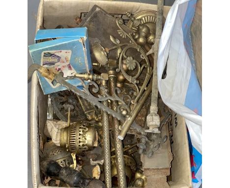 A workshop box of brass and other metal items including gas lamp fittings.&nbsp;