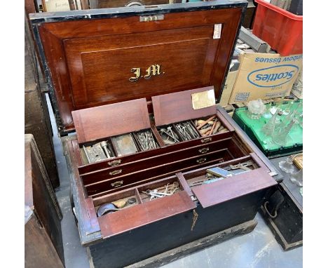  ***PLEASE NOTE GUIDE PRICE CHANGE***A mahogany fitted ship wrights chest with cabinet makers tools H55,W90,D56