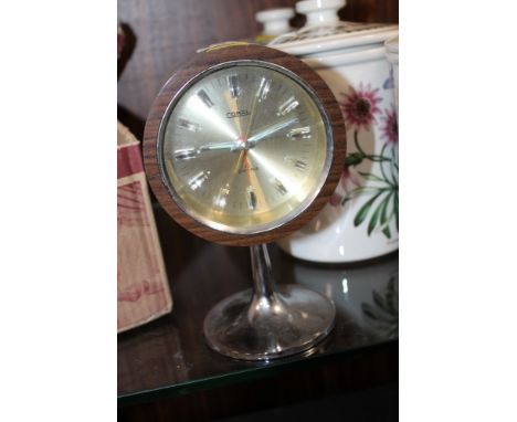 AN UNUSUAL VINTAGE CORAL MANTEL CLOCK 