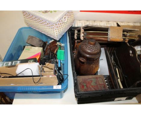TWO TRAYS OF COLLECTABLES TO INCLUDE POLAROID CAMERA, SMITHS MANTEL CLOCK, ETC 