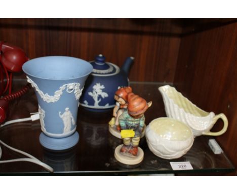 A SMALL SELECTION OF CERAMICS TO INCLUDE BELLEEK, TWO GOEBEL FIGURES, ETC