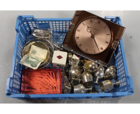 A TRAY OF COLLECTABLES TO INCLUDE METALWARE, ETC