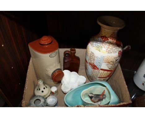 A TRAY OF CERAMICS TO INCLUDE ROYAL WORCESTER, ORIENTAL STYLE VASE, ETC