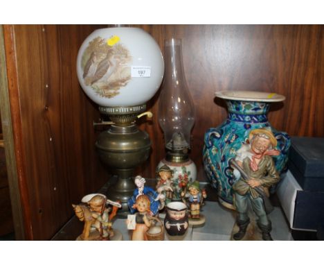 A SELECTION OF CHINA AND CERAMICS, TO INCLUDE A PARAFFIN LAMP, ORIENTAL STYLE VASE, GOEBEL FIGURES, ETC