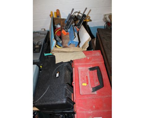 A BOXED ELECTRIC BELT SANDER TOGETHER WITH A QUANTITY OF ASSORTED TOOLS, ETC 