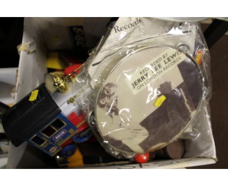A LARGE BOX OF ASSORTED TOYS AND COLLECTABLES, TO INCLUDE WIND-UP TOYS, NOVELTY TAMBOURINES, TINS, ETC 