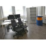1 Posten Büromöbel, 2 Schreibtische und Schränke,