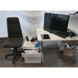 1 Posten Büromöbel sowie Technik Tablet Lenovo, TV Nordmende, LED Partyspots u.a., Asp.
