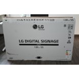 1 Rauminhalt mit Schreibtisch u.a., TV LCD LG 55 U Asp.