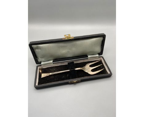 A Boxed Sheffield silver serving fork produced by Cooper Brothers &amp; Sons Ltd, dated 1934. 