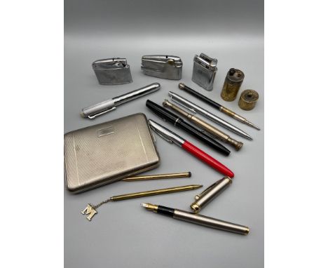 A Collection of vintage pens which includes various fountain pens and revolving pencils. The lot also includes a stan hope pe