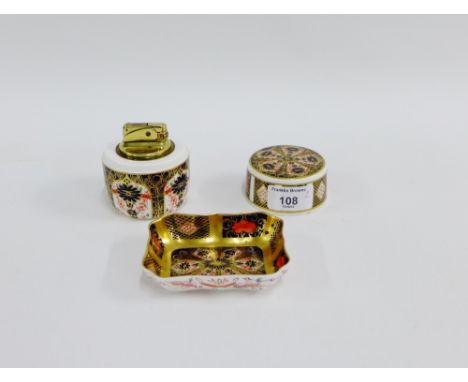 Royal Crown Derby 'Imari' pattern 1128 table lighter and cover, together with a rectangular Royal Crown Derby trinket dish, (