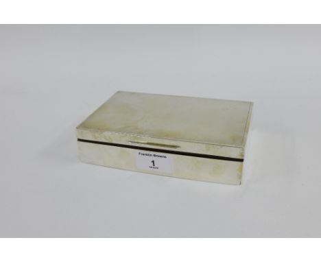Silver cigarette box, the rectangular hinged lid with engine turned decoration, Birmingham 1960, 16 x 10cm 