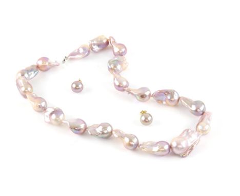Pink baroque pearl necklace, large baroque pearls with a platinum clasp, length 51cm, and a pair of pink pearl earrings, pear