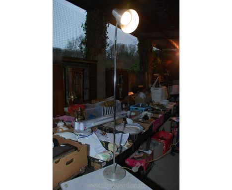 An adjustable floor lamp, (working at time of lotting).