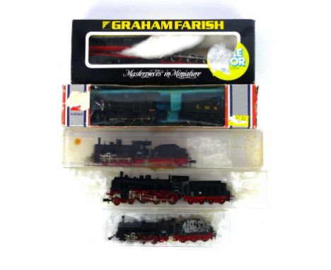 Five boxed 'N' gauge locomotives (not all in original boxes) 
Comprising a Graham Farish set containing the Gaffer 1994 numbe