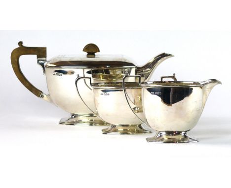 George VI hallmarked silver Art Deco three piece tea service
Comprising tea pot, twin handled sugar bowl, cream jug, made by 