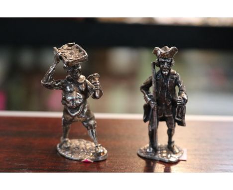 2 Good quality Cries of London figures of a Baker &amp; Lamp lighter. 75g total weight 