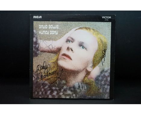 Vinyl &amp; Autographs - David Bowie Hunky Dory on Victor SF 8244 signed to the front by Mick Ronson, Woody Woodmansey &amp; 