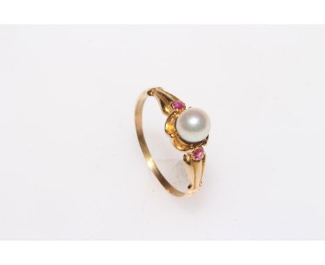 Gold pearl and ruby dress ring, size Q/R.