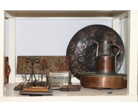 Adjustable brass fender, brass jardiniere, copper pans, kettle, circular plaque, wall hooks, figural lamp, pottery and skin h