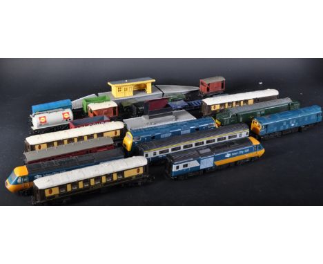 A collection of assorted 00 gauge model railway trainset locomotive diesel engines, rolling stock wagons and accessories. Loc