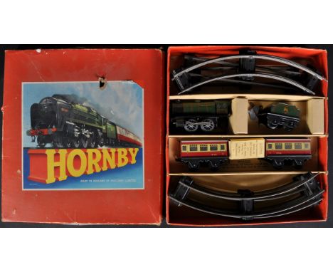 A vintage Hornby made O gauge clockwork model railway trainset locomotive set No. 21 ' Passenger Set '. The set with loco eng