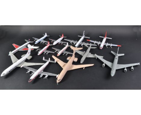 A large collection of assorted Corgi made ' Aviation Archive ' 1/144 scale diecast model aeroplanes of largely commercial int