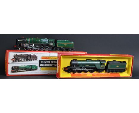 Two vintage Hornby 00 gauge model railway trainset locomotive engines comprising; R861 British Railways 2-10-0 Evening Star a