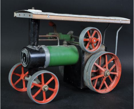 An original vintage Mamod live steam model Steam Tractor TE1A Traction Engine. A green and red model of liquid fuel example. 