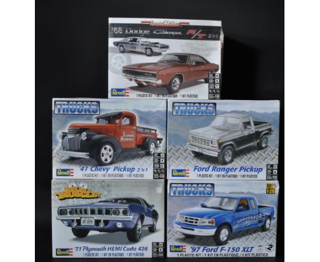 A collection of x5 assorted 1/24 and 1/25 scale Revell plastic mode kits to include; 85-4202 Dodge Charger R/T, 85-4360 Ford 