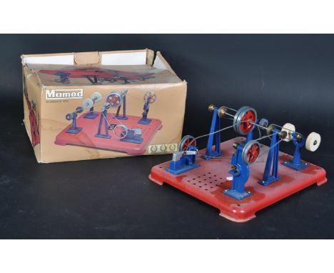 An original vintage Mamod Live Steam Traction Engine WS1 Workshop Unit. The model having 4 miniature working tools and drive 