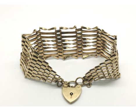 A 9ct gold gate bracelet, approx 18.2g.