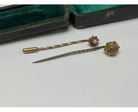 2 vintage 9ct gold stick pins