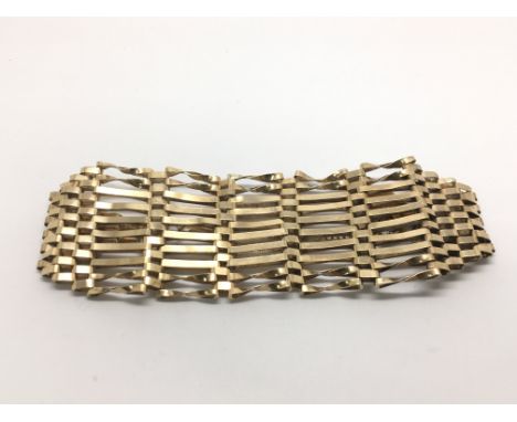 A 9ct gold gate bracelet, approx 16.3g.
