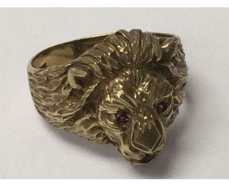 A 9ct gold ring in the form of a lion. Ring size P