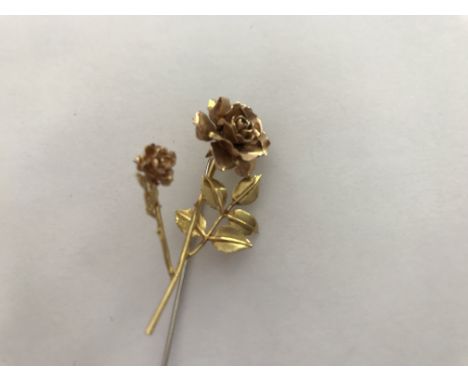 A 18 ct gold floral stick pin brooch.